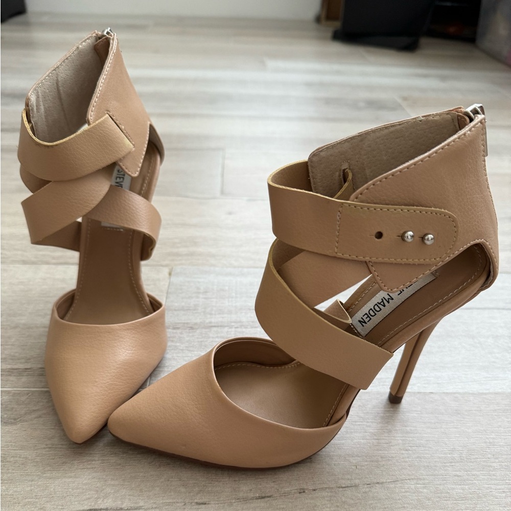 NEW Steve Madden Dupree Nude Heels